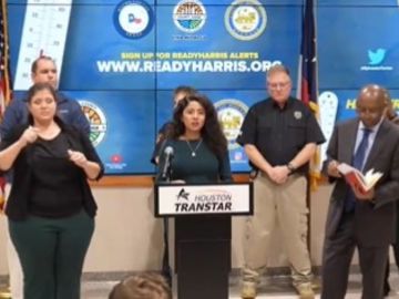 Las autoridades de Houston y su área metropolitana advirtieron sobre los peligros del frente frío.
