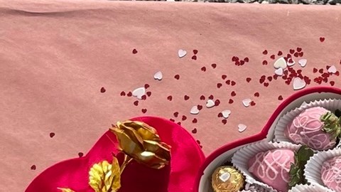 Las deliciosas fresas con chocolate de Sheila López. (Cortesía)