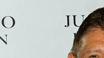 Juan Osorio disfruta su noviazgo con la actriz Eva Daniela, 37 años menor que él.