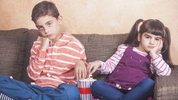 Qué problemas pueden desarrollar a futuro niños que ven TV en exceso