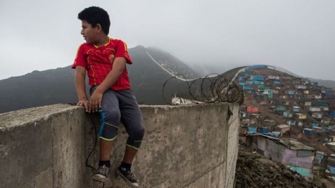 El muro tiene 10 kilómetros de largo y se comenzó a construir en los años 80.