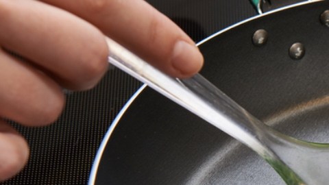 Sartenes de cerámica o de teflón: ¿qué es más saludable para cocinar?