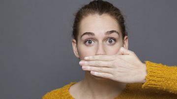 TikTok: médicos alertan sobre peligrosa tendencia viral de taparse la boca con cinta adhesiva para perder peso