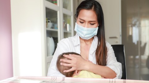Covid, gripe y RSV: identifica estos síntomas en tus hijos para evitar sacarlos de casa