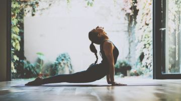 Cómo practicar yoga puede consolidar la salud de tu corazón