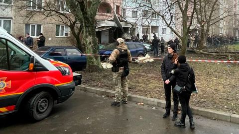 Mueren 16 personas, incluido el ministro del Interior de Ucrania, al caer un helicóptero en Kyiv al lado de una guardería