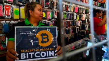Qué busca la inédita y controvertida ley de criptomonedas aprobada en El Salvador que redobla la apuesta de Bukele por el bitcoin