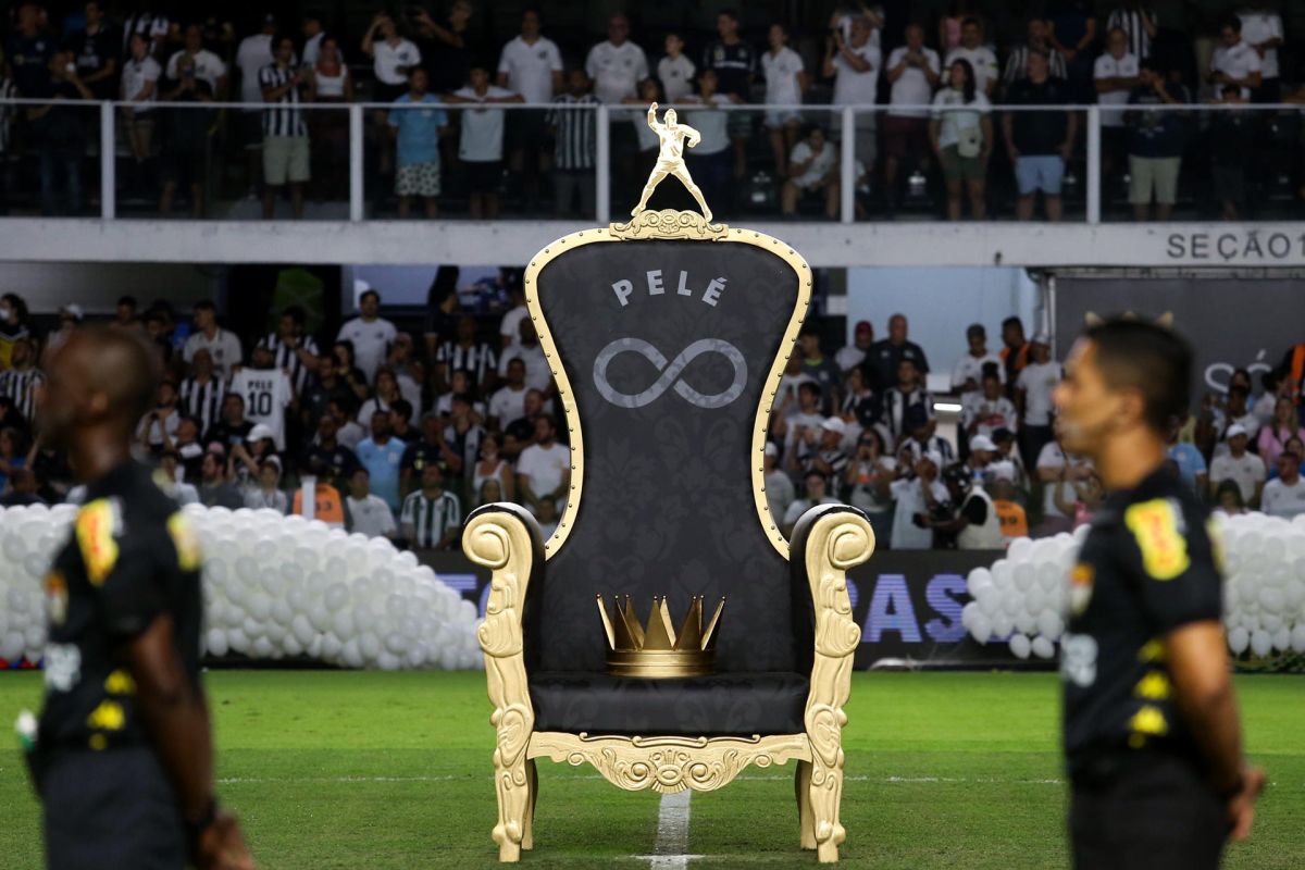 Santos FC paid a great tribute to Pelé at Vila Belmira and with an exclusive design on the shirt