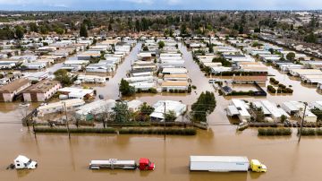 500 deslizamientos de lodo, inundaciones y puentes rotos en California que enfrenta larga y costosa recuperación por las tormentas