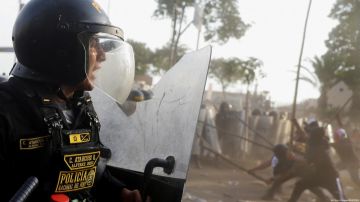 Perú registra violentas protestas y más personas heridas en Lima