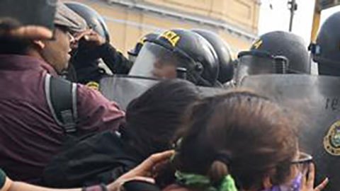 Perú: manifestantes queman segundo puesto fronterizo con Bolivia