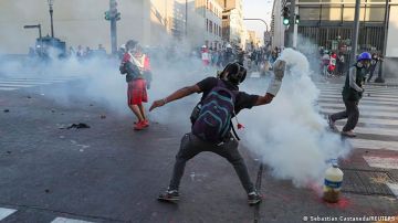 Perú registra enfrentamientos ante la sede del Congreso