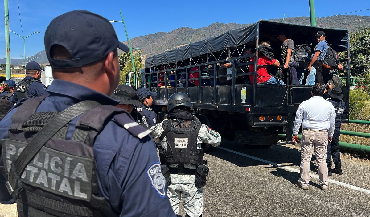 Más de 250 migrantes indocumentados fueron rescatados dentro de un tráiler en México. 