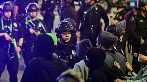 Activistas encaran a LAPD después de la publicación del video de la golpiza de Tyre Nichols