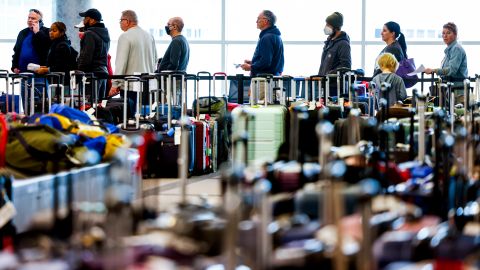 Aeropuerto de Denver cancela o retrasa cientos de vuelos