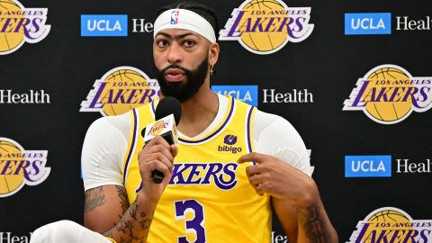 Anthony Davis estrella de los Lakers.