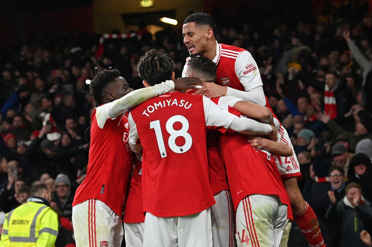 Arsenal celebra un gol contra el Manchester United. 