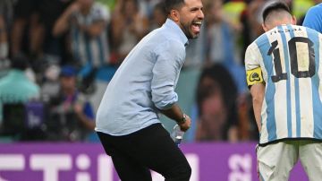 Sergio 'Kun' Agüero junto a Lionel Messi después de la final del Mundial de Qatar 2022.
