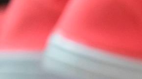 Estos tenis hechos de plantas regresan a enriquecer la tierra una vez que los desechas