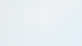 Ex encargada del carrito de bebidas en exclusivo club de golf fue acosada sexualmente, obligada a beber y consumir drogas