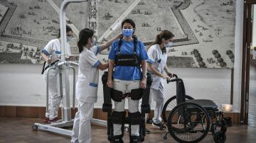 FDA aprueba uso de exoesqueletos para ayudar a pacientes a volver a caminar