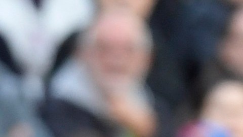 Gareth Bale y Gerard Piqué disputan el balón en un Clásico de 2018.