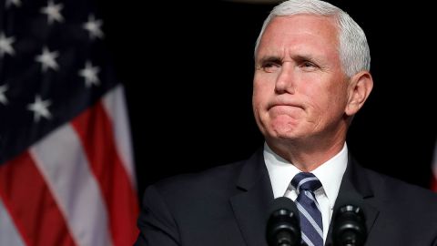 Mike Pence sostiene que cumplió con su deber patriótico al respetar la democracia