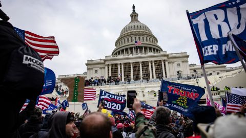 Trump y los asaltantes del Capitolio enfrentan una demanda civil.