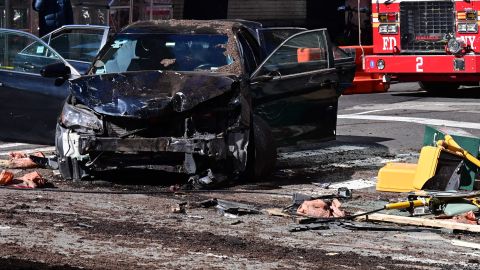 Oficial de Louisiana es acusado en accidente fatal que mató a 2 porristas de secundaria