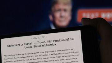 Trump dijo en 2021 que era una "desgracia total" que instituyeran prohibiciones en las redes sociales.
