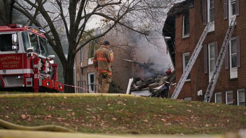 Bomberos atendían incendio dentro de casa en Nueva Jersey mientras se registras gran explosión; hay 5 heridos