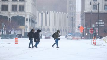 Tormenta invernal pone a 16 estados bajo alerta; se espera nieve, hielo y tornados en próximos días