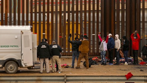 Los congresistas republicanos acusan "invasión" desde la frontera con México.