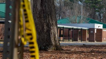 Niño de 6 años que disparó a maestra tiene "discapacidad aguda" y el arma que usó estaba "asegurada", dice familia