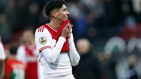 Edson Álvarez ha sido contagiado del mal rendimiento colectivo del Ajax.