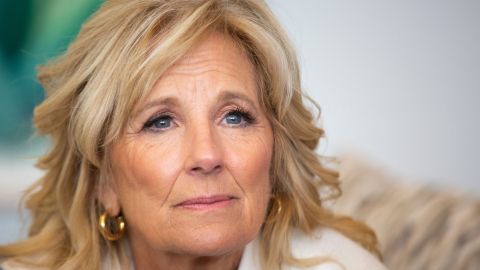 Jill Biden es operada con éxito para extirpar lesión en la piel cerca del ojo derecho