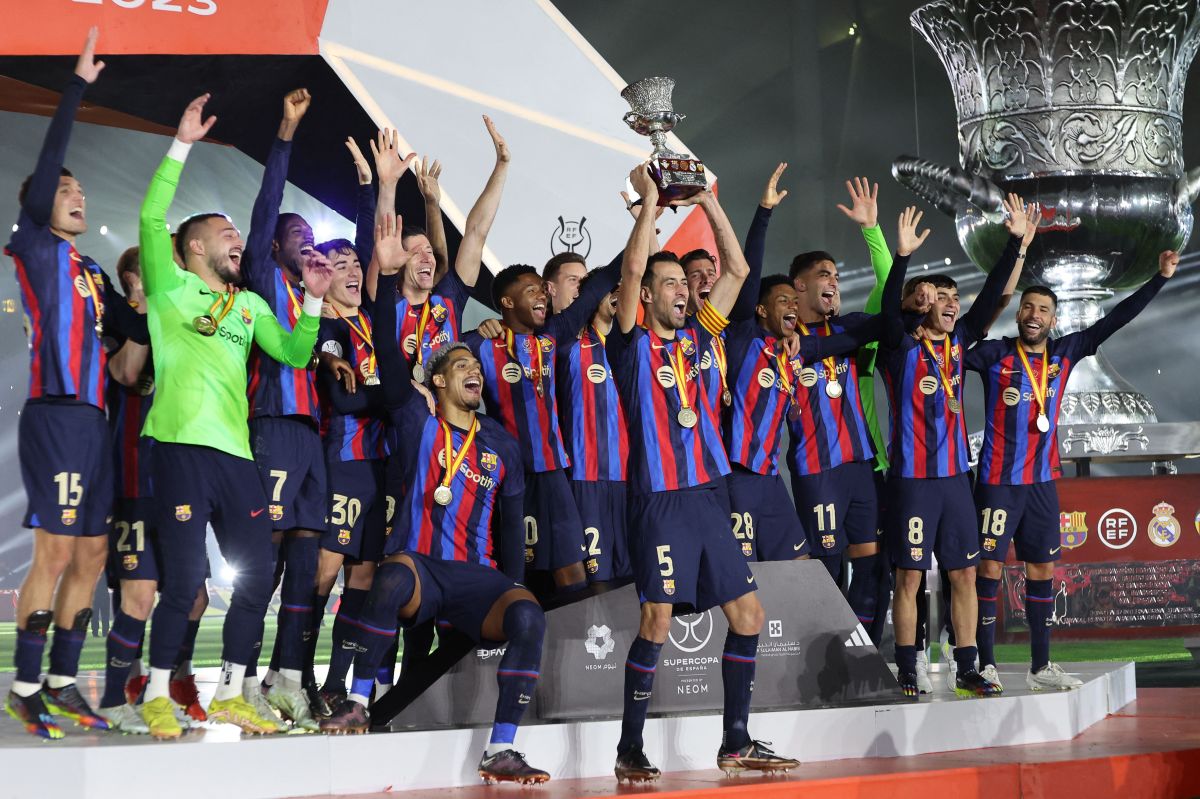 FC Barcelona wins the Spanish Super Cup against Real Madrid and obtains its first trophy after the departure of Lionel Messi