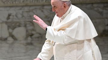 El Papa Francisco dice que la homosexualidad "no es un crimen", pero el sexo gay es "un pecado"