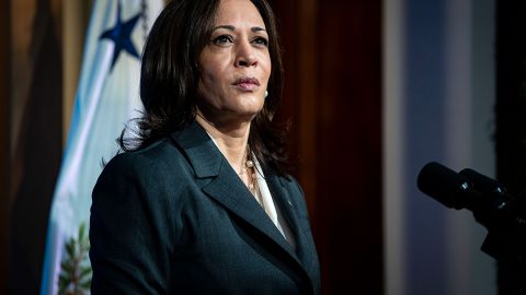 Kamala Harris promete luchar para devolver a las mujeres el derecho al aborto ganado en 1973