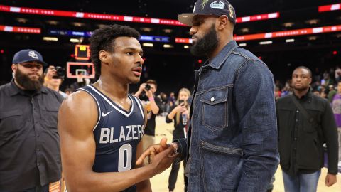 LeBron James y su hijo Bronny.