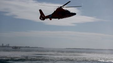 Helicópteros chocan sobre playa australiana, 4 pasajeros muertos