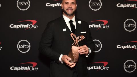 Albert Pujols asiste a los premios ESPY 2022.