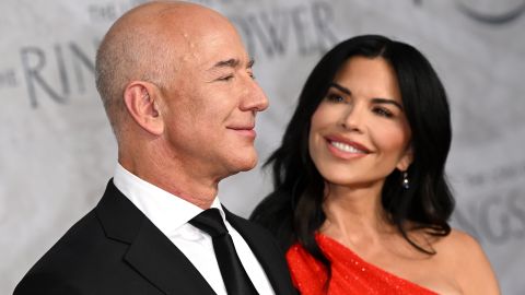 Jeff Bezos y Lauren Sánchez asisten al estreno mundial de 'El Señor de los Anillos: Los Anillos del Poder'