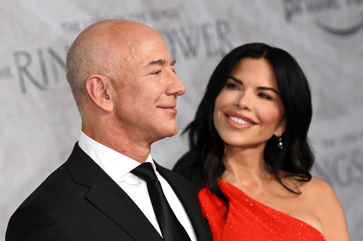 Jeff Bezos y Lauren Sánchez asisten al estreno mundial de 'El Señor de los Anillos: Los Anillos del Poder'