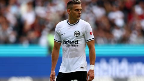 Rafael Santos Borré durante un partido del Eintrach de Frankfurt.