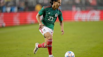 Diego Lainez con la Selección de México.