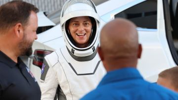 Nicole Aunapu Mann, miembro de la tripulación-5, astronauta de la NASA, mientras partía hacia el complejo de lanzamiento 39A en el Centro Espacial Kennedy de la NASA el 05 de octubre de 2022 en Cabo Cañaveral, Florida