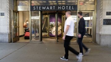 Nueva York ha tenido que ocupar 77 hoteles para alojar a inmigrantes.