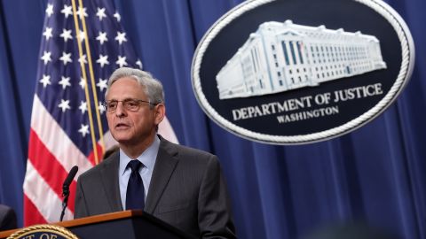 El fiscal general Merrick Garland resumió dos años de investigaciones del asalto al Capitolio.