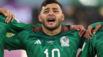 Alexis Vega no aguantó las lágrimas cuando sonó el himno de México en el estreno del Mundial Qatar 2022.